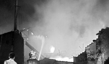 福建漳州恒兴纸品厂大火烧了3小时