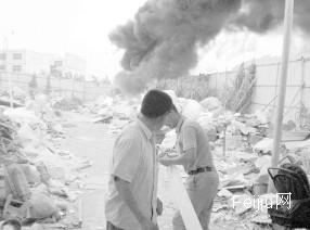 农妇种菜烧草引燃塑料废品 一把火烧掉三四万元