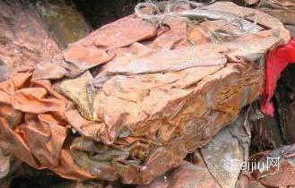 骗子使计调包 废铜变鹅卵石