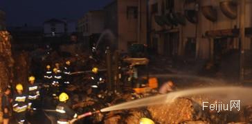 兰州：盐场路76号 废纸仓库深夜突发大火