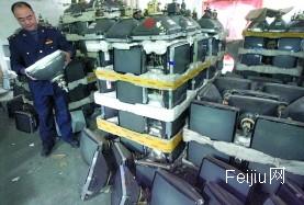 废塑料加工厂中有厂  废旧电视拆解拼成新彩电