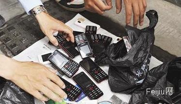 废旧信报箱惊现17部废弃手机 疑是诈骗工具