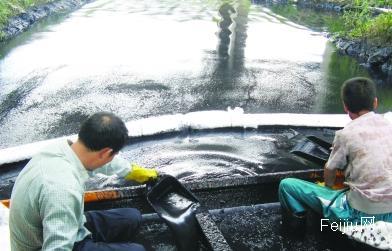 佛山：7吨废机油险入东平河