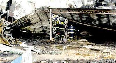 深圳一废品站突发大火至4人死亡