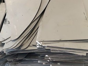 俄罗斯对钢铁、镍、铝和铜出口征收临时税