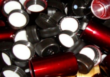 中国团队研究提出回收塑料可持续解决方案 塑料盖2.jpg