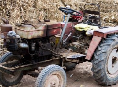 云南文山州首次对报废农机进行集中拆解