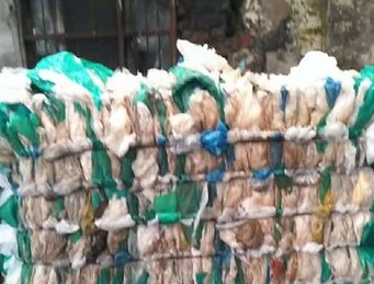 加大白色污染治理力度 阿瓦提投入作业机械137台